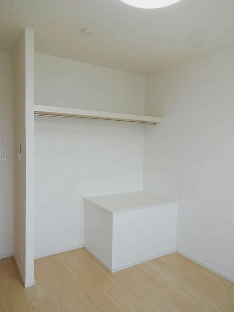 収納　寝室内収納（オープンクローゼット）完備