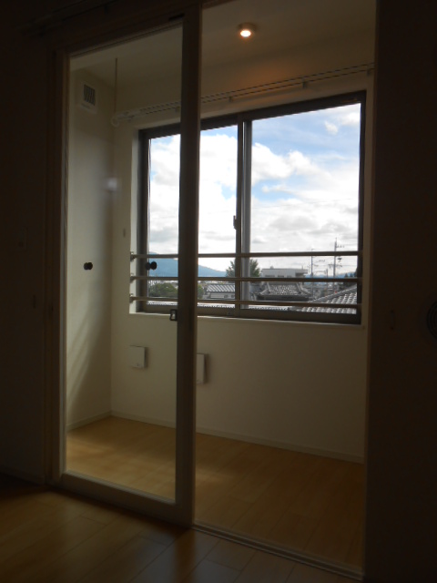 バルコニー　南面サンルーム（１．６畳）・照明設備あり