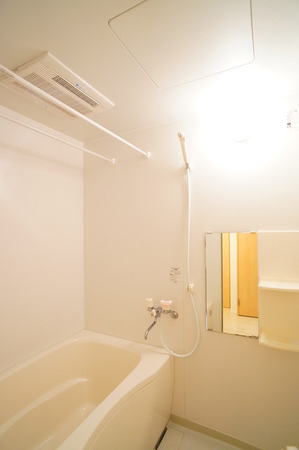 バス・シャワールーム　雨の日に重宝する浴室乾燥機付き！