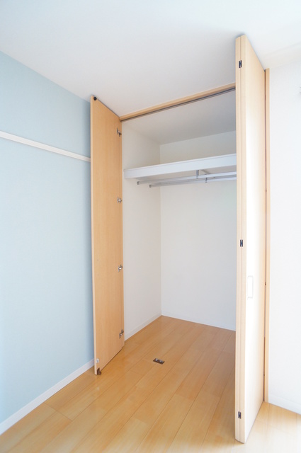 収納　ポール付き収納！衣類を畳まずに掛けられます♪