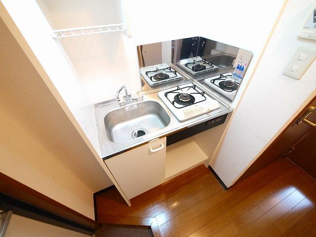 キッチン　コンパクトなキッチンで掃除もラクラク