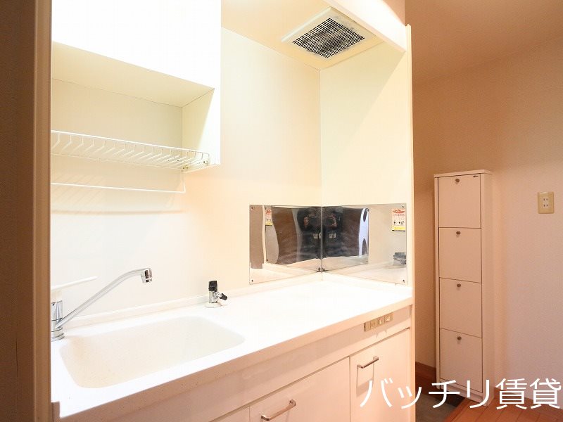 キッチン　画像は別号室の為、現状優先となります。