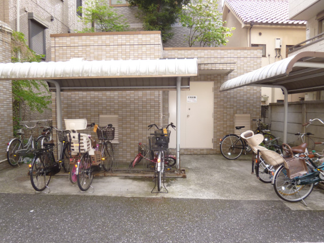 その他共有部分　屋根付き駐輪場あり♪