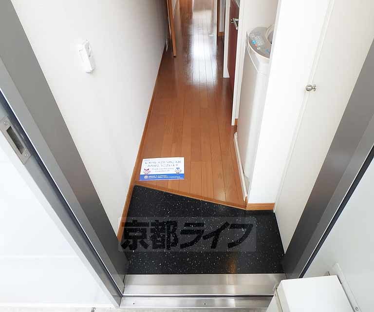 レオパレスSANWAの玄関写真