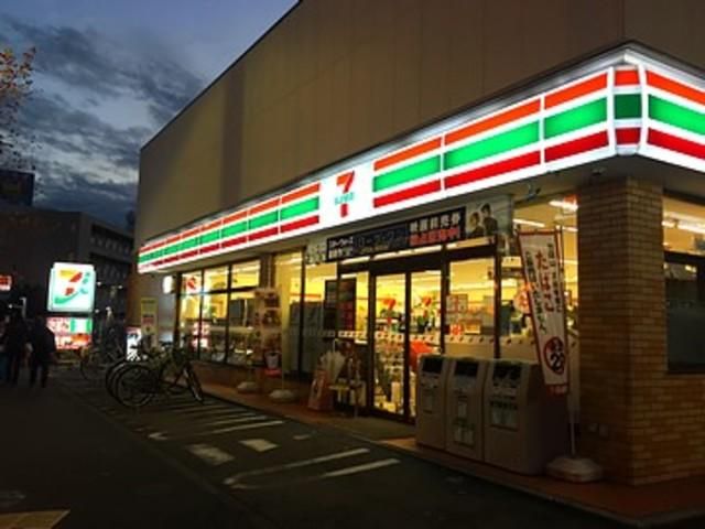 コンビニ　セブンイレブン一之江駅環七通り店（コンビニ）まで557m