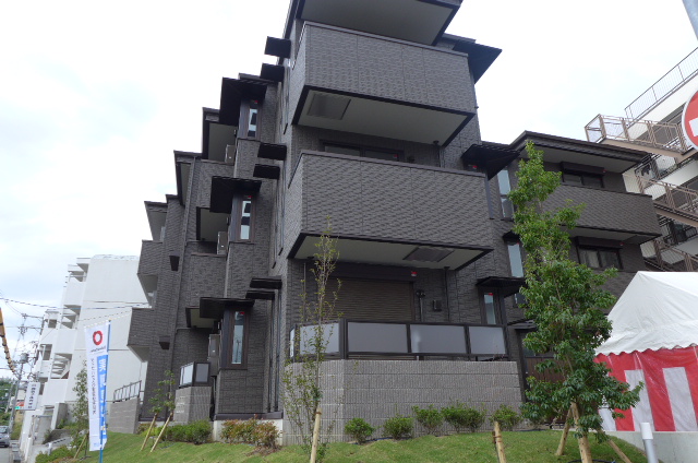 吹田市江坂町のマンションの建物外観