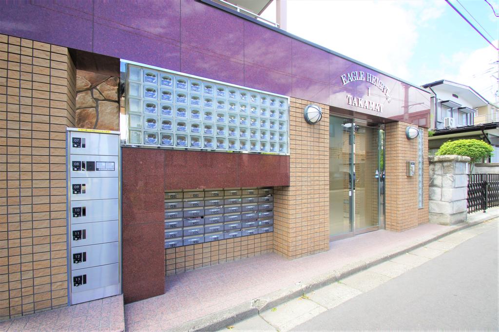 その他共有部分　エントランス横に宅配BOXが備え付けてあります。