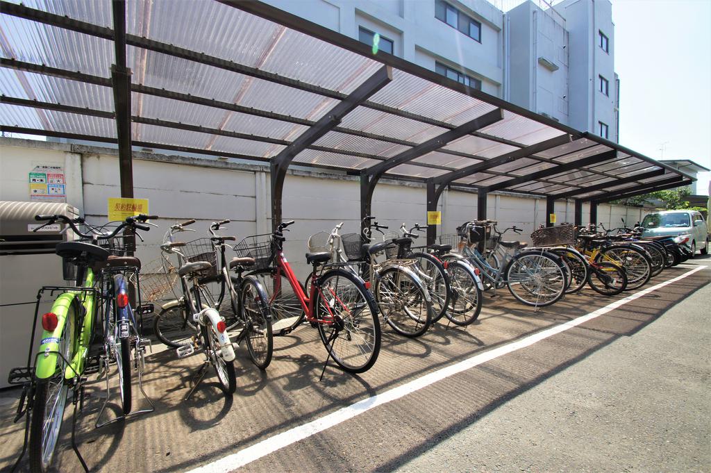 その他　屋根付き駐輪場。
