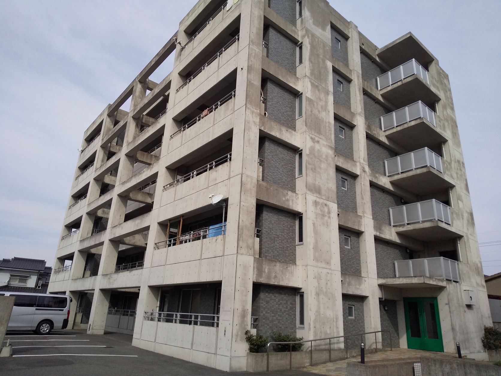 レジデンス東本町の建物外観