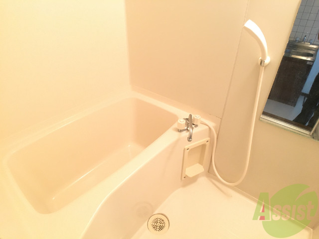 バス・シャワールーム　浴槽も広くて綺麗なのでゆったりとできちゃいますね。