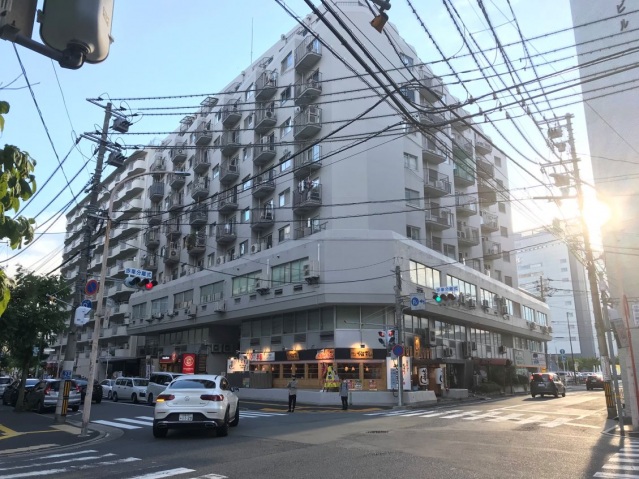 広島市東区光町のマンションの建物外観