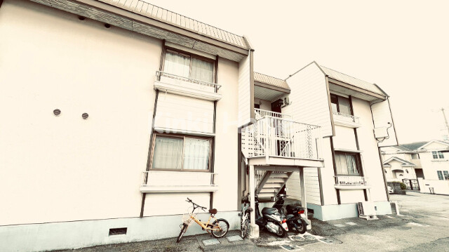和歌山市津秦のアパートの建物外観