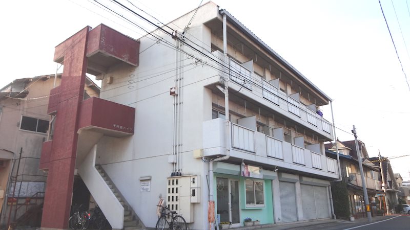 松本市本庄のマンションの建物外観