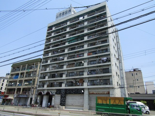 清川ビルの建物外観