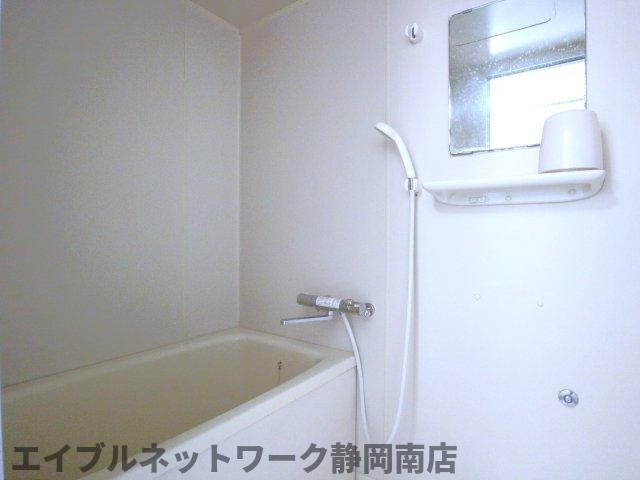 【静岡市駿河区小黒のアパートのバス・シャワールーム】