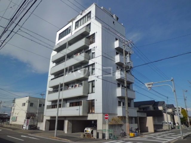 名古屋市中川区一色新町のマンションの建物外観