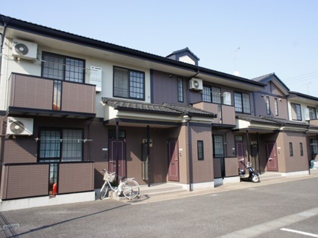 宇都宮市西川田本町のアパートの建物外観