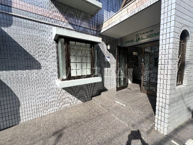 【京都市右京区太秦中筋町のマンションのエントランス】