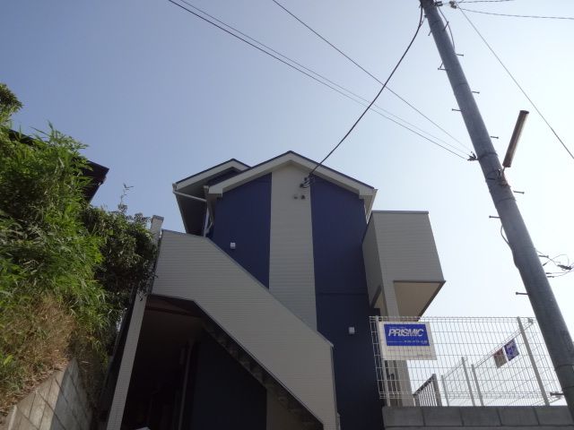 横浜市中区大和町のアパートの建物外観