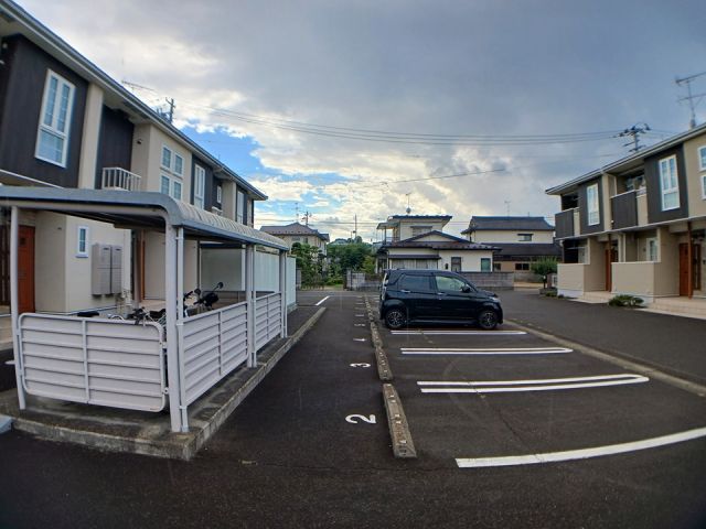 【柴田郡柴田町槻木白幡のアパートの駐車場】