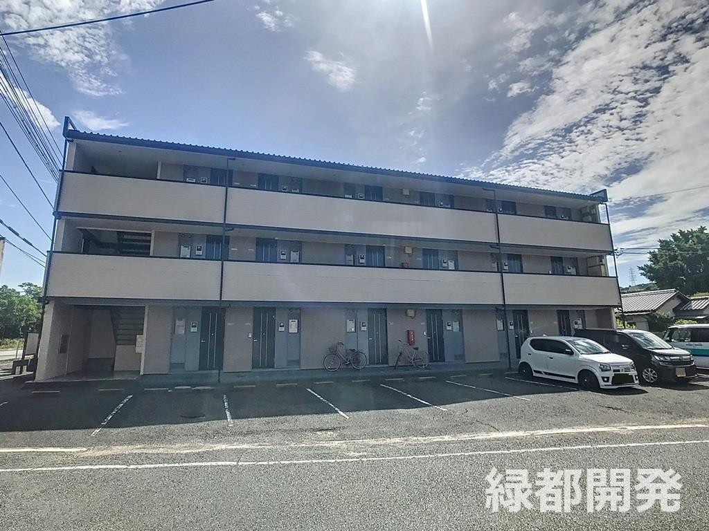 下関市長府松小田本町のアパートの建物外観