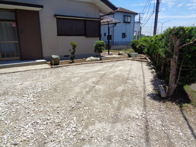 【飯島貸家の駐車場】