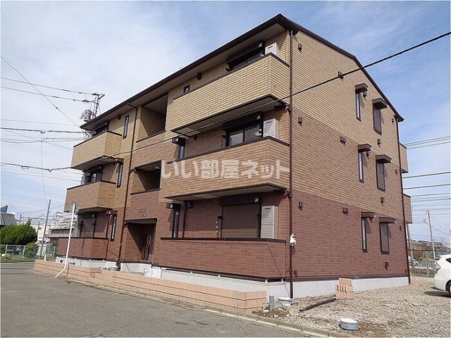 【木更津市新田のアパートの建物外観】