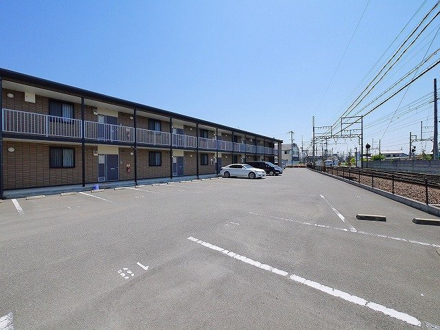 【磯城郡田原本町大字新町のアパートの駐車場】