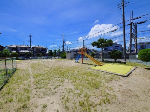 【磯城郡田原本町大字新町のアパートの公園】