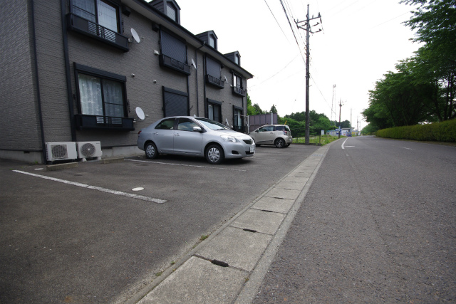 【DIコーポ未来の駐車場】