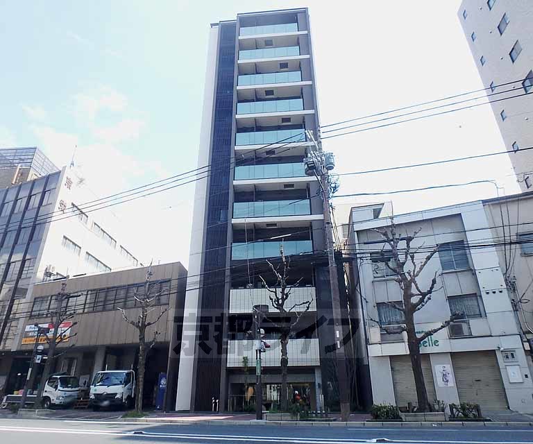 京都市下京区植松町のマンションの建物外観