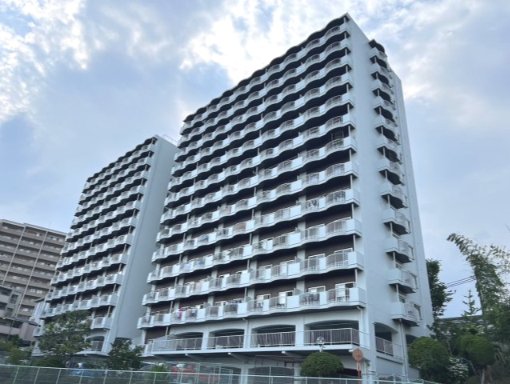 千里ロイヤルマンションの建物外観