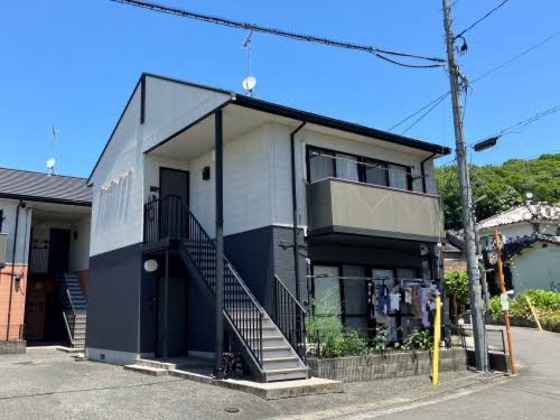 岡山市北区横井上のアパートの建物外観