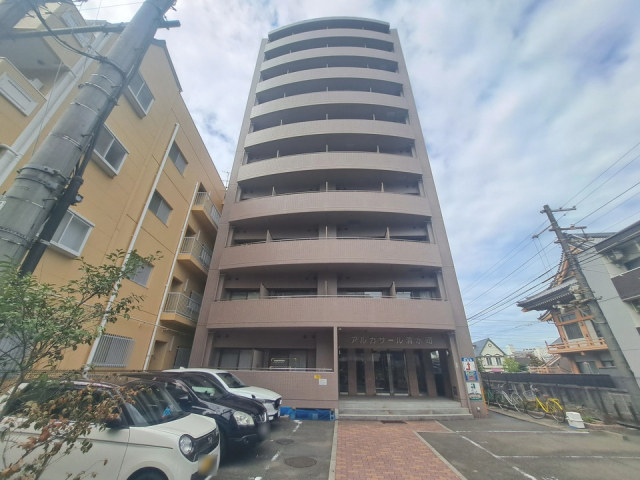 【松山市清水町のマンションの建物外観】