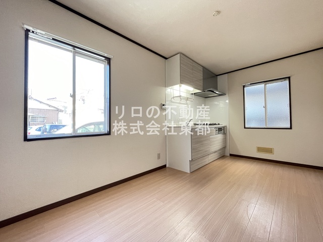 居室・リビング　ダイニングテーブルを置いたり自由にレイアウトできます☆