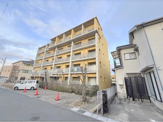 宇治市小倉町のマンションの建物外観