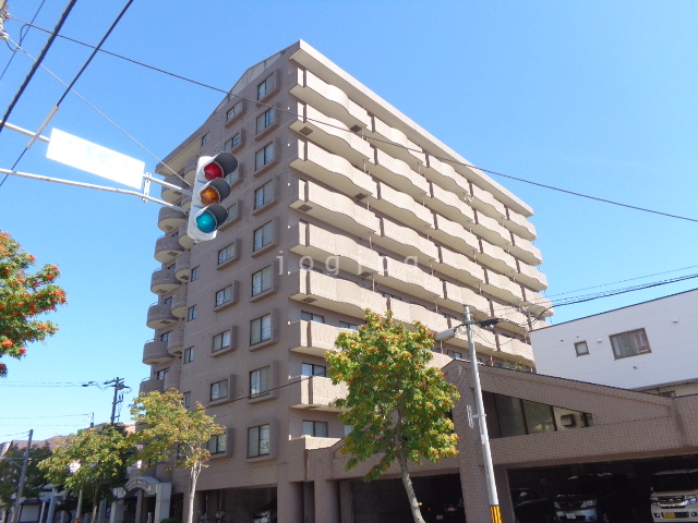 【函館市栄町のマンションの建物外観】