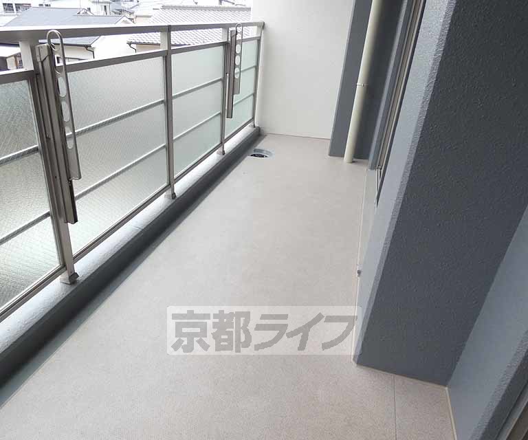 【京都市下京区七条御所ノ内北町のマンションのバルコニー】