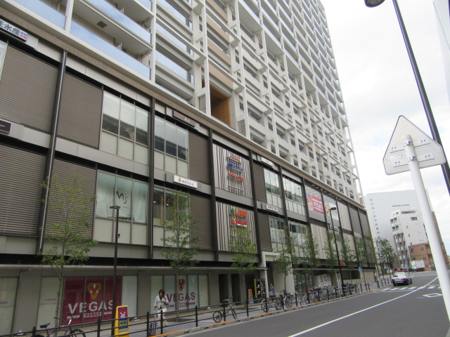 スーパー　ライフ・京急蒲田駅前店（スーパー）まで708m