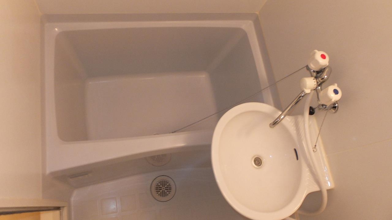 バス・シャワールーム　セパレートタイプのお風呂