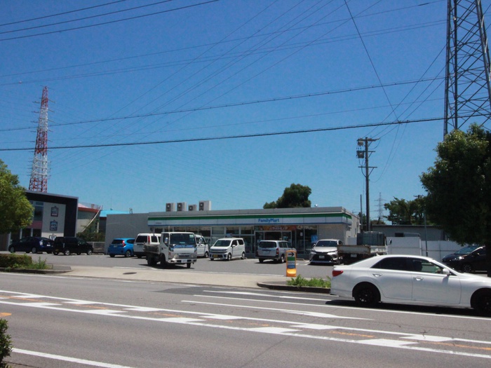 コンビニ　ファミリーマート 刈谷築地町店（コンビニ）まで330m