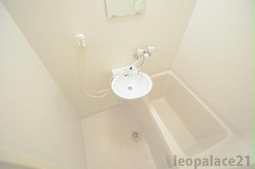 バス・シャワールーム　実際のお部屋と異なる場合がございます。