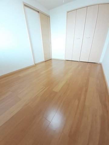 その他部屋・スペース　風通しも良い寝室です☆