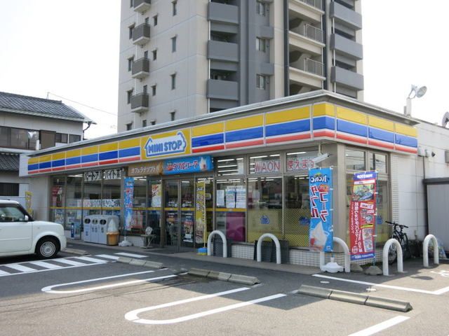 コンビニ　ミニストップ岡崎大門店（コンビニ）まで300m