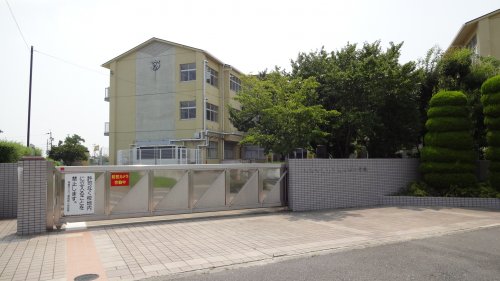 小学校　岡崎市立六ツ美西部小学校（小学校）まで146m