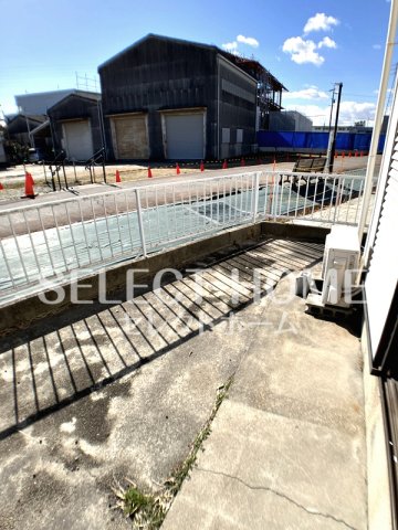 バルコニー　バルコニーからの眺めを楽しみながら食事をしませんか