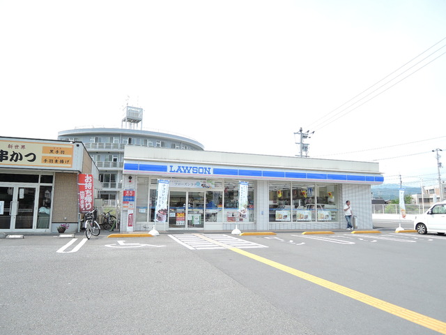 コンビニ　ローソン高知船岡店（コンビニ）まで825m