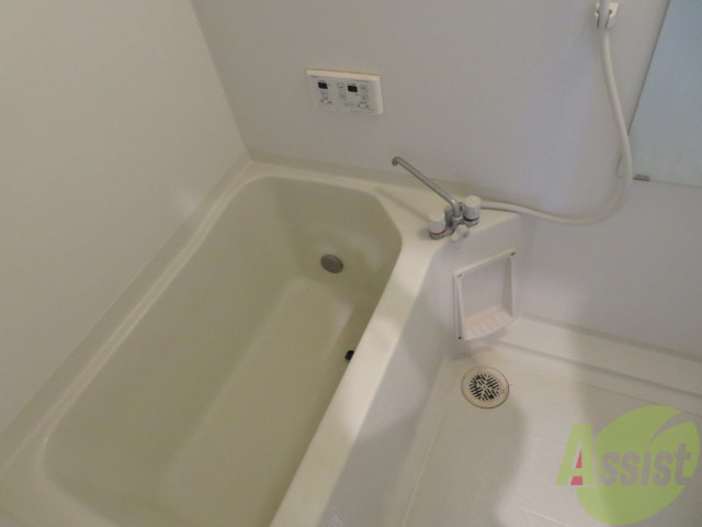 バス・シャワールーム　バスルームはこちらです。広々としてゆったり休めます。