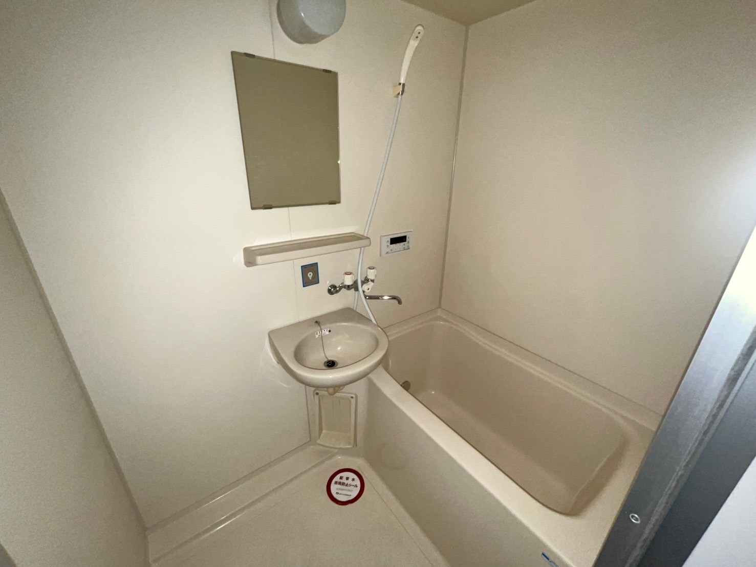 バス・シャワールーム　※別部屋の写真です。