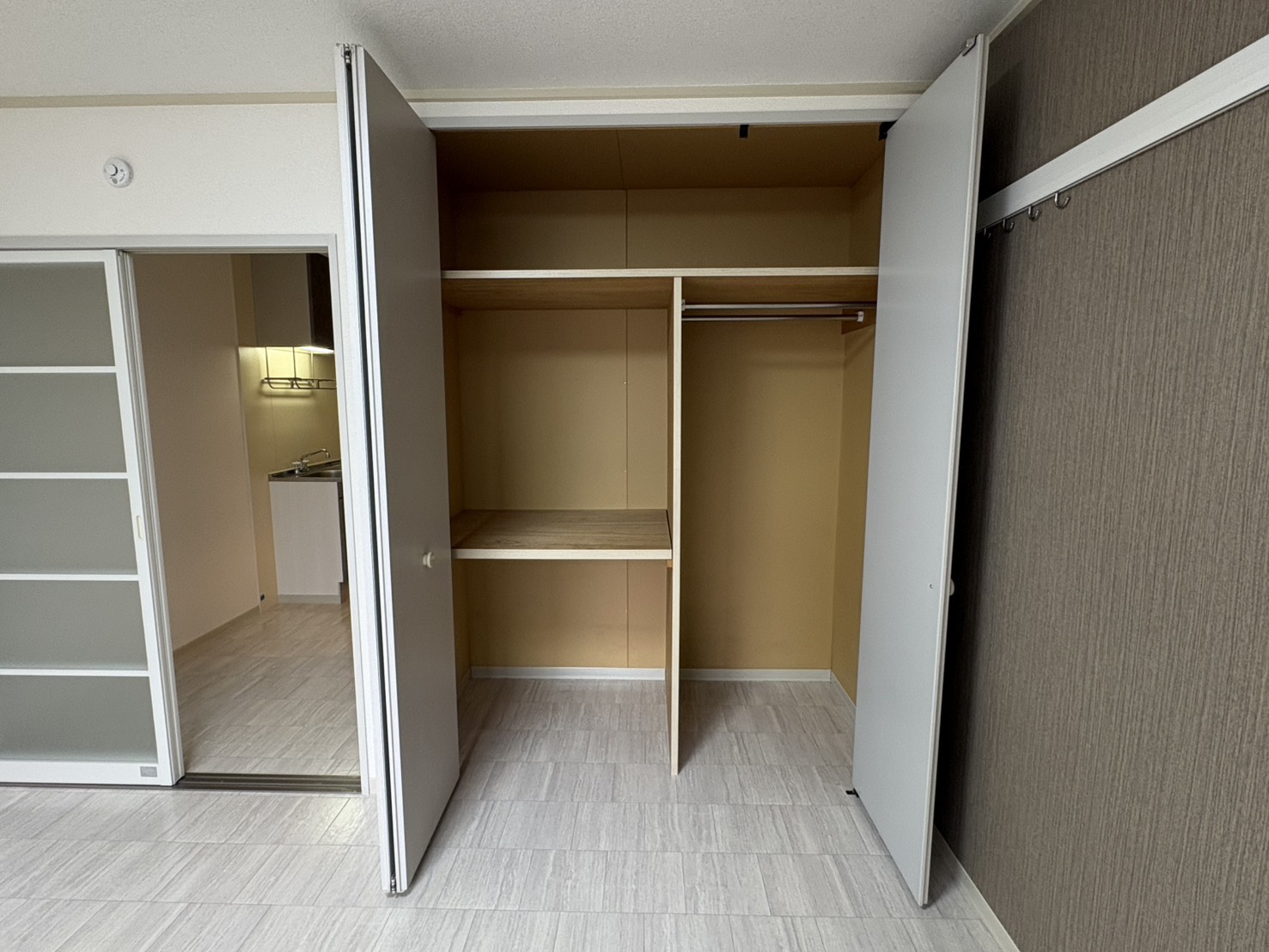 収納　※別部屋の写真です。